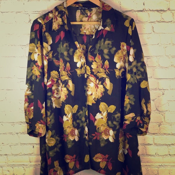 Unique Spectrum Tops - *3 for $30* Floral blouse with droop sides-1X